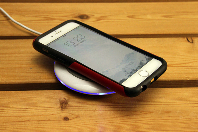 這個百元充電器能讓你的iphone也用上無線充電 Itw01