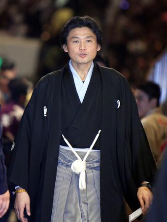 這個瘦子 是日本最牛逼的相撲力士 第65代橫綱 Itw01